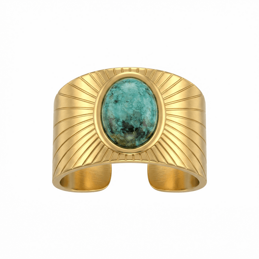 Bague ouverte en acier inoxydable doré avec pierre verte cabochon, design structuré gravé, bijou de caractère pour usage quotidien