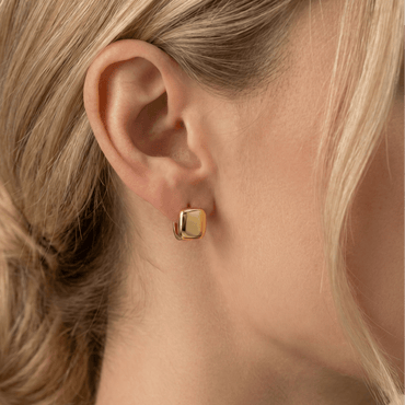 Boucles dorées à l’or 18k effet miroir, format compact 1,1 cm, design minimaliste, élégantes pour un usage quotidien