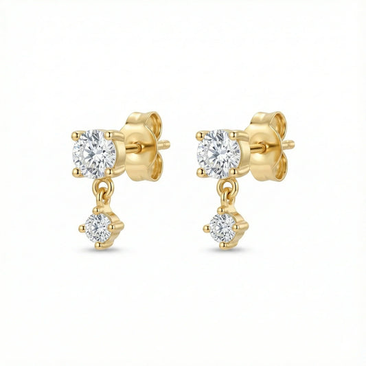 Puces d'oreilles dorées composées d'un solitaire rond et d'un second zirconium plus petit suspendu et mobile