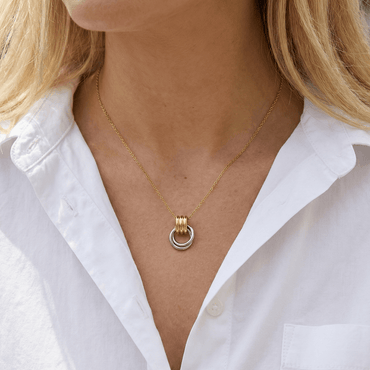 Collier en acier inoxydable doré avec pendentif anneaux entrelacés, chaîne ajustable 40 + 5 cm, bijou moderne pour usage quotidien
