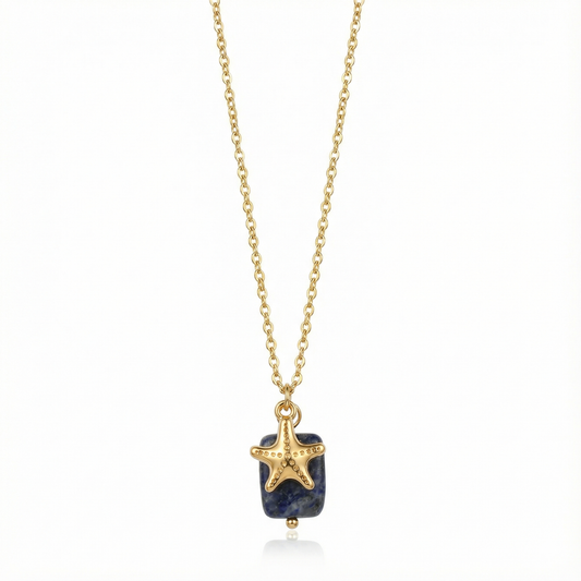 Collier d'été incontournable : pendentif étoile de mer dorée et petite pierre colorée, chaîne acier waterproof pour la plage.