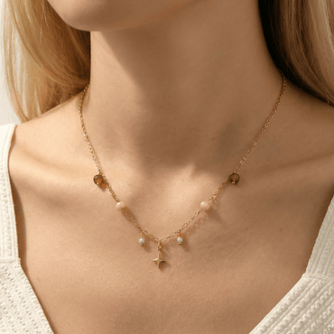 Collier doré en acier inoxydable avec étoile centrale et perles colorées