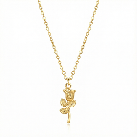 Collier pendentif fleur de rose en relief doré, symbole d'amour éternel et de romantisme sur chaîne en acier.