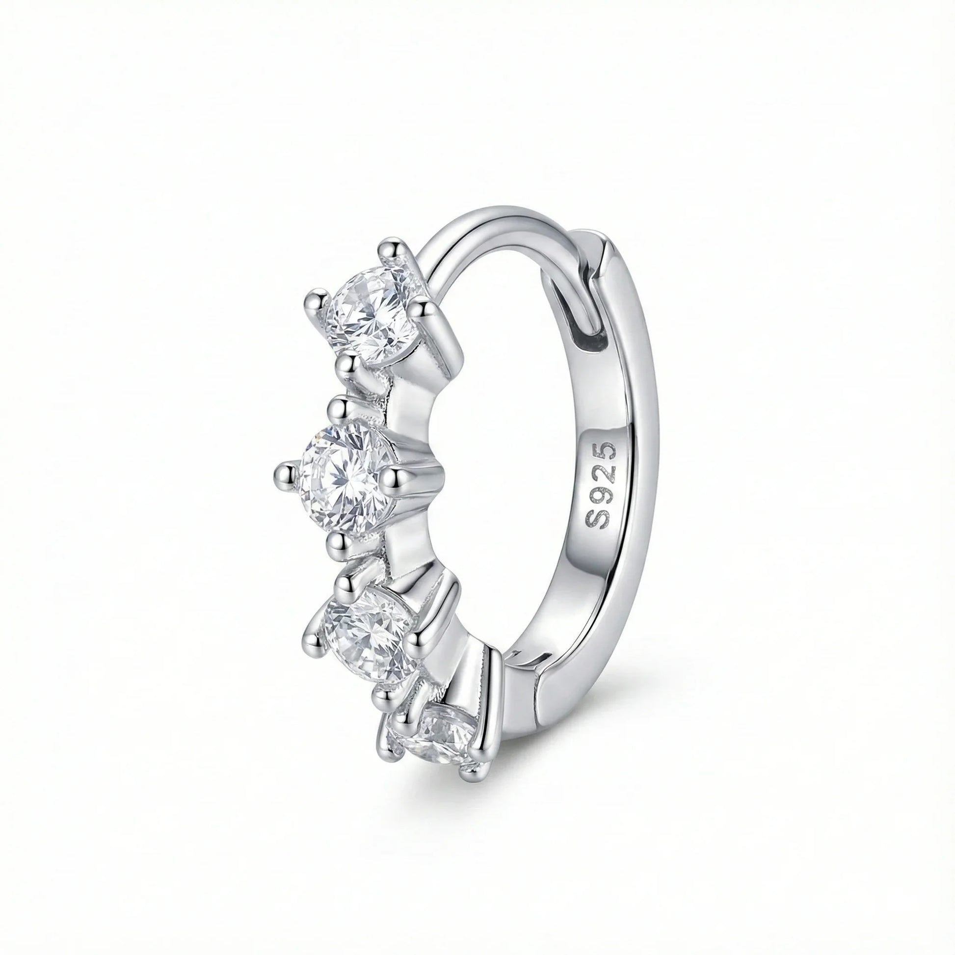 Anneau d’oreille en argent 925 serti de pierres blanches, bijou élégant et raffiné pour femme