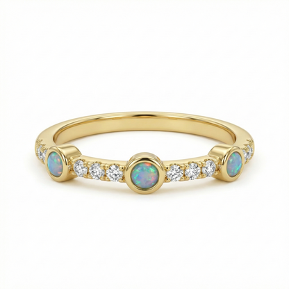Bague dorée or 18k avec trois opales arc-en-ciel et zircons blancs