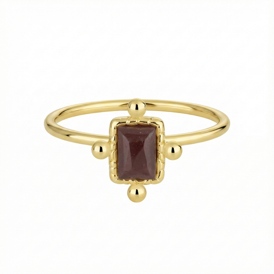 Bague dorée or 18k avec pierre prune rectangulaire et détails perlés d’inspiration antique