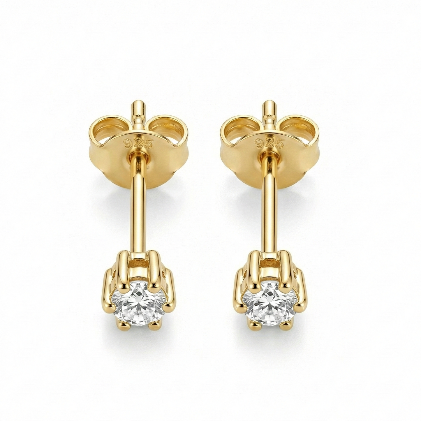 Boucles d'oreilles puces effet diamant solitaire : pierre zircon transparente brillante sur argent 925 doré à l'or fin.
