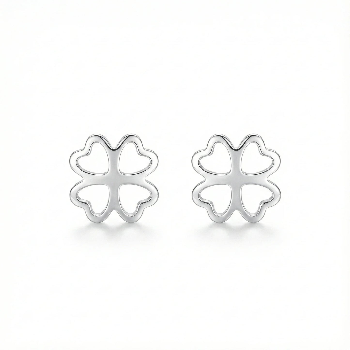 Boucles d’oreilles en argent 925 en forme de trèfle ajouré, clous d’oreilles élégants au design minimaliste et finition brillante