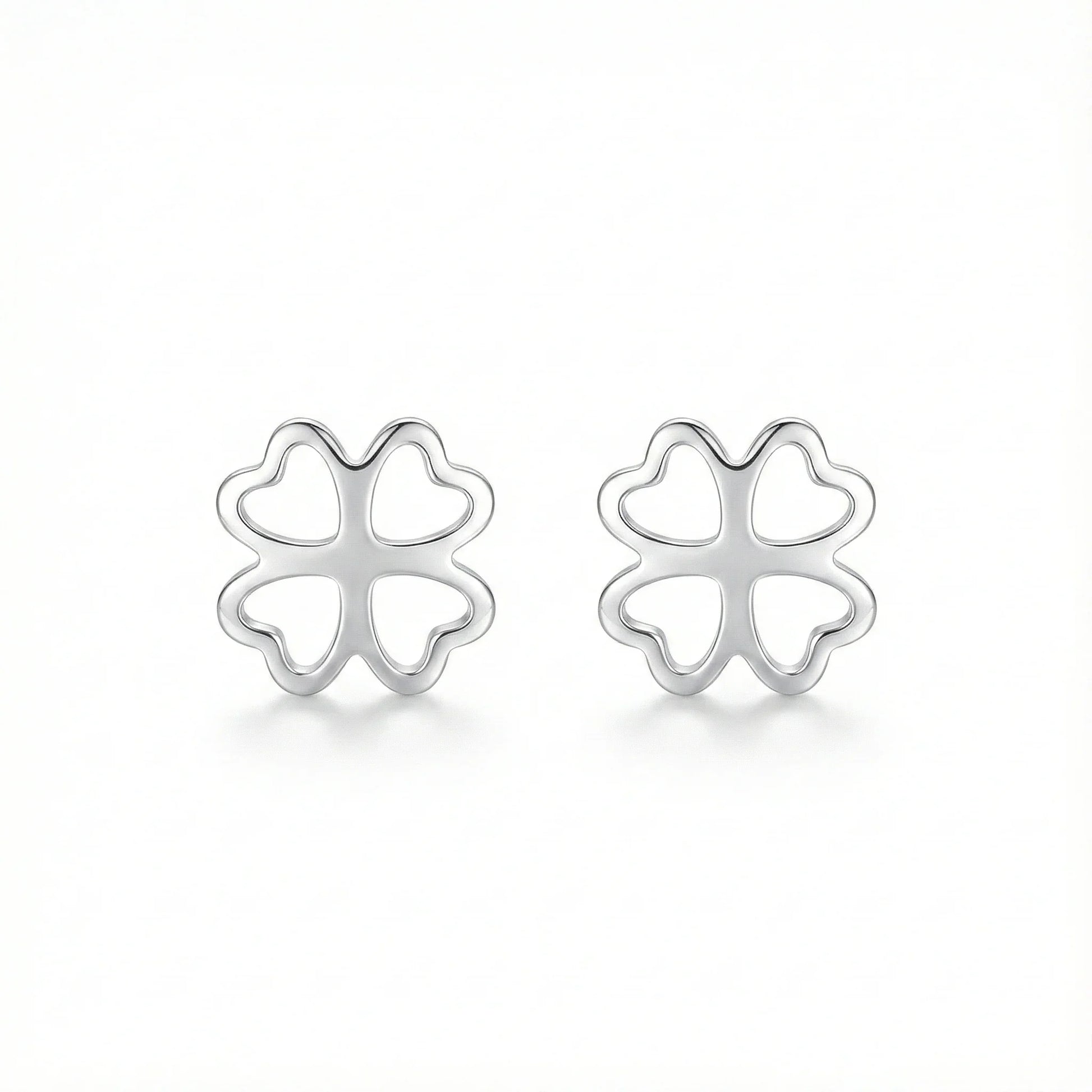Boucles d’oreilles en argent 925 en forme de trèfle ajouré, clous d’oreilles élégants au design minimaliste et finition brillante