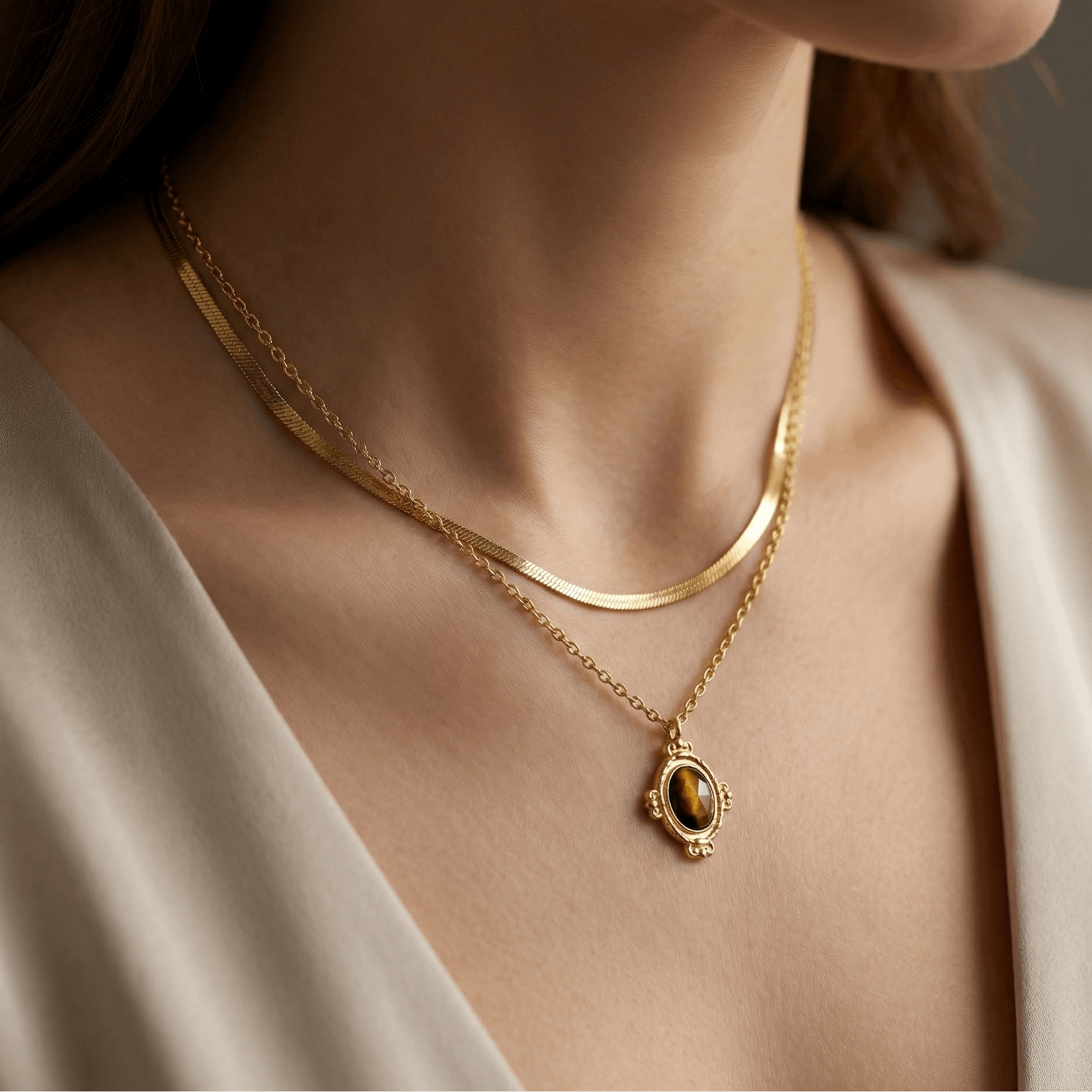Collier doré double chaîne en acier inoxydable avec pendentif ovale en pierre naturelle