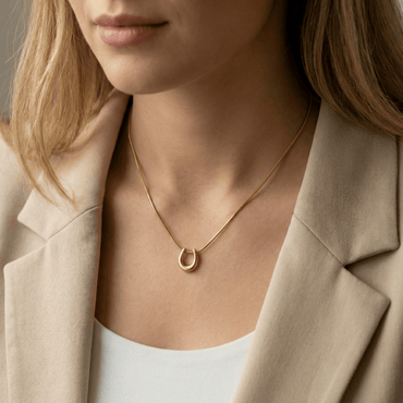 Collier doré 18K en acier inoxydable avec pendentif fer à cheval minimaliste