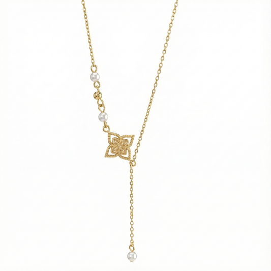 Collier doré asymétrique avec pendentif fleur et perles