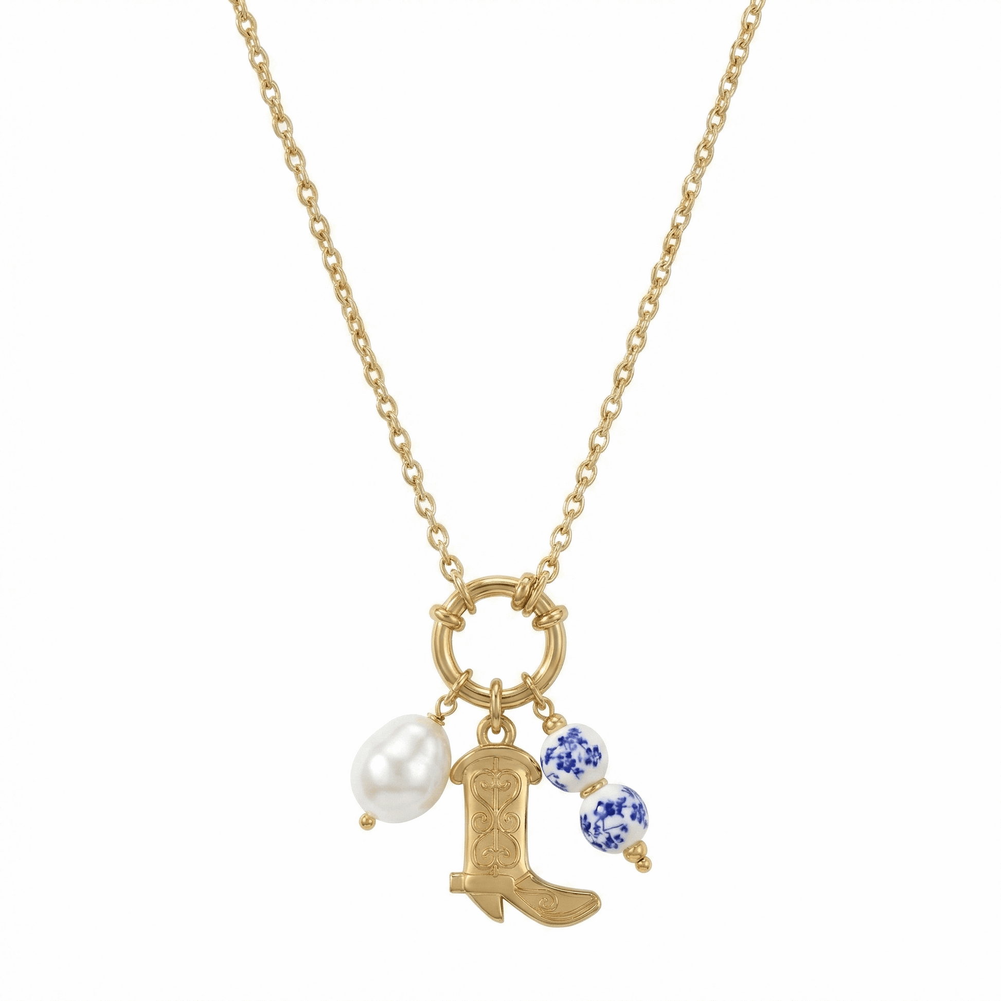 Collier doré bohème chic avec pendentif bottine, perle d’eau douce et perles bleues