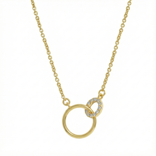 Collier doré à l’or 18k avec pendentif double anneau entrelacé