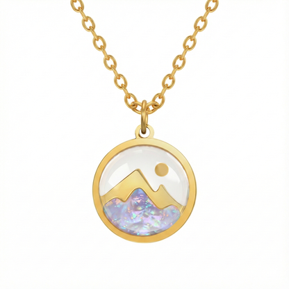 Collier médaillon montagne en acier inoxydable doré avec fond nacré