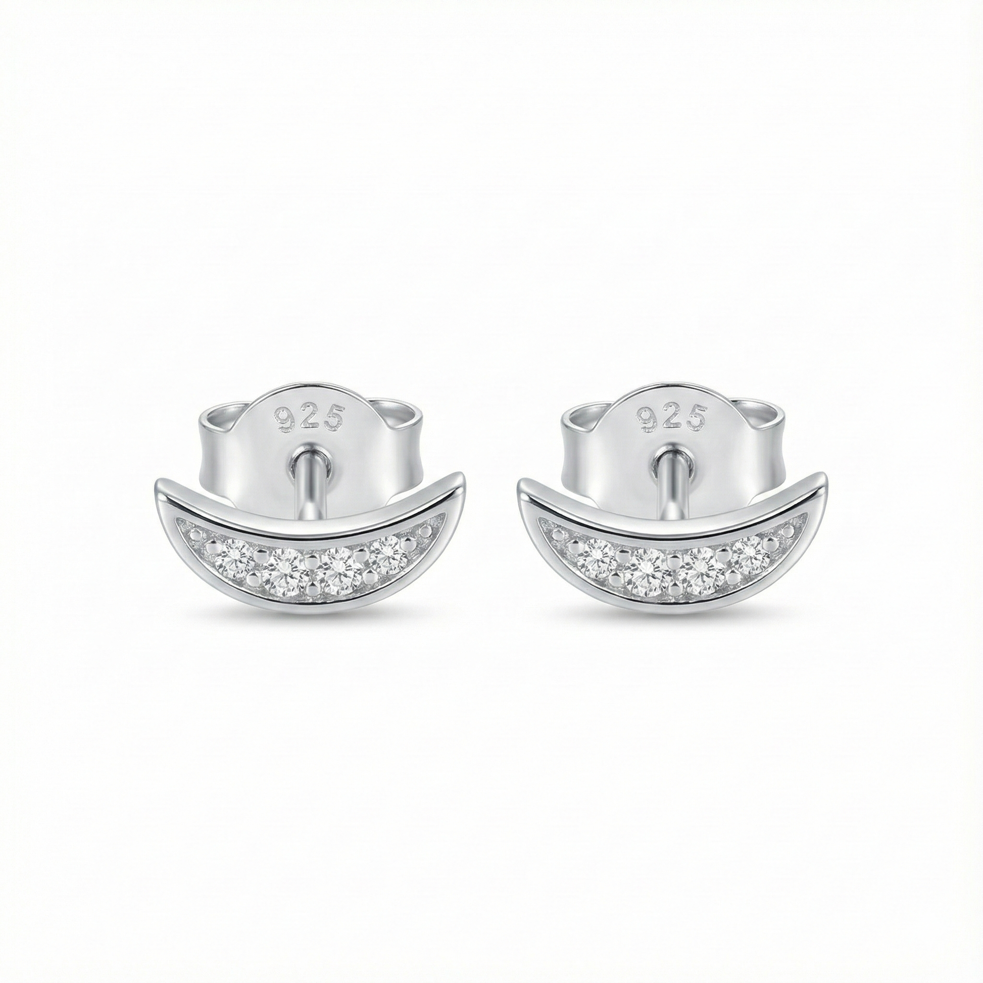 Détail croissants de lune sur boucles puces argent 925