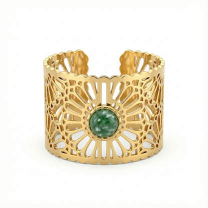 Bague acier inoxydable doré dentelle orientale perle verte portée