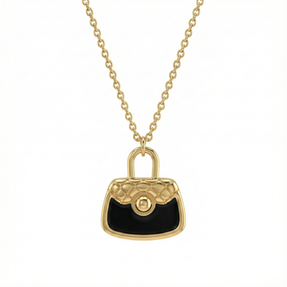 Détail pendentif sac à main noir émaillé collier doré