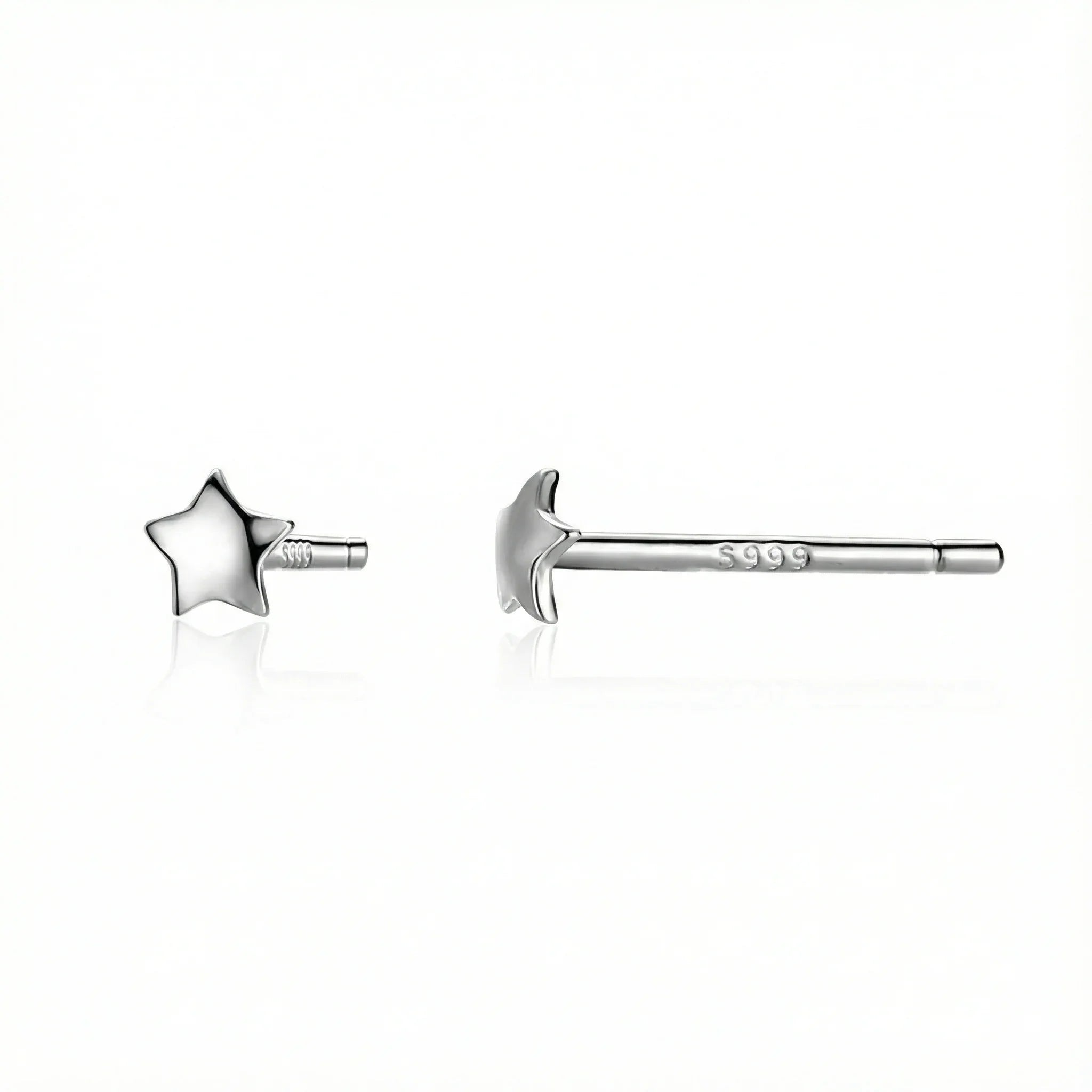 gros plan boucles d’oreilles puces argent 925 avec étoiles délicates