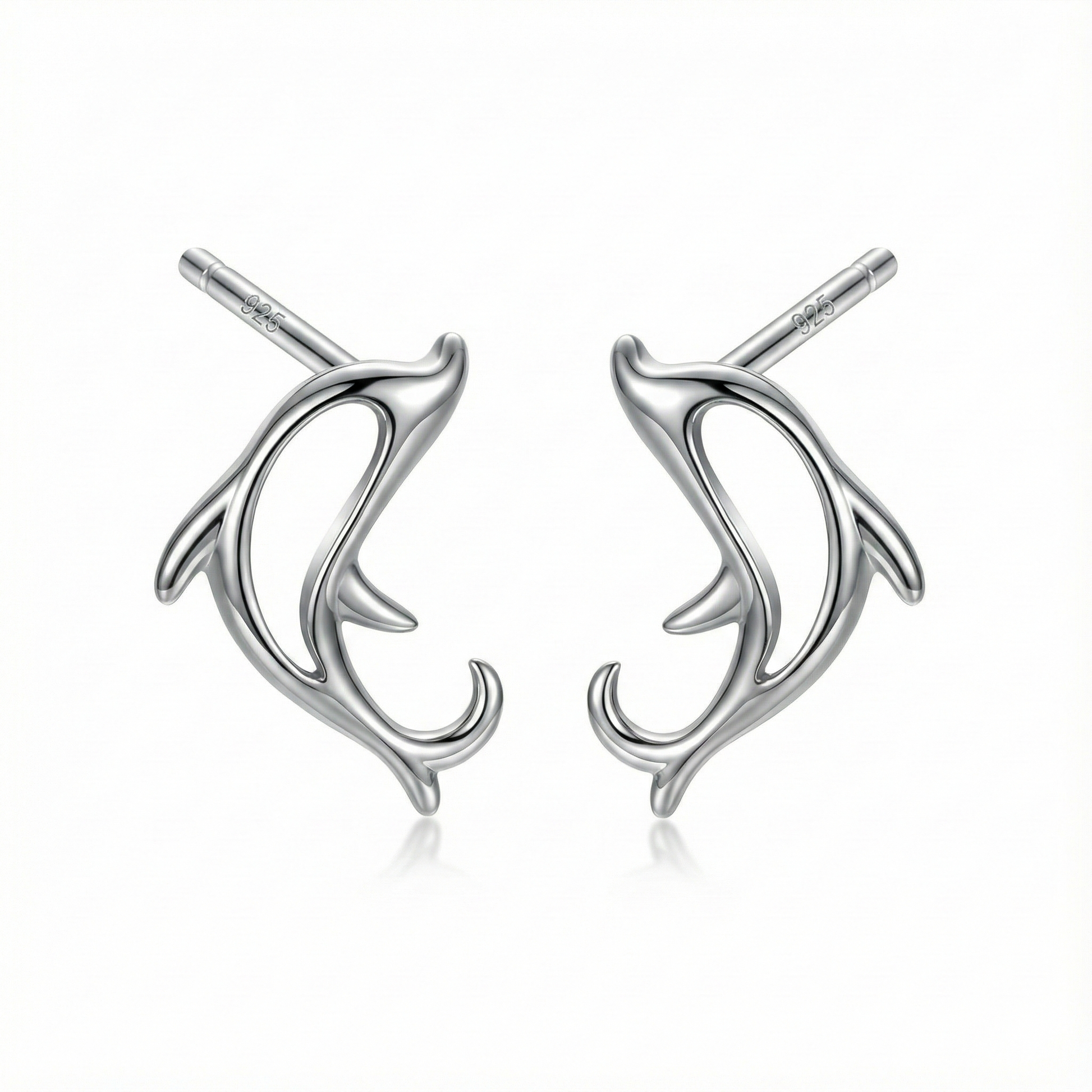 Paires de puces d'oreilles motif dauphin ajouré (silhouette) en argent 925 sterling brillant
